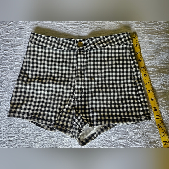 Forever 21 Black and White Checker Print Shorts Size 26 - Picture 8 of 9